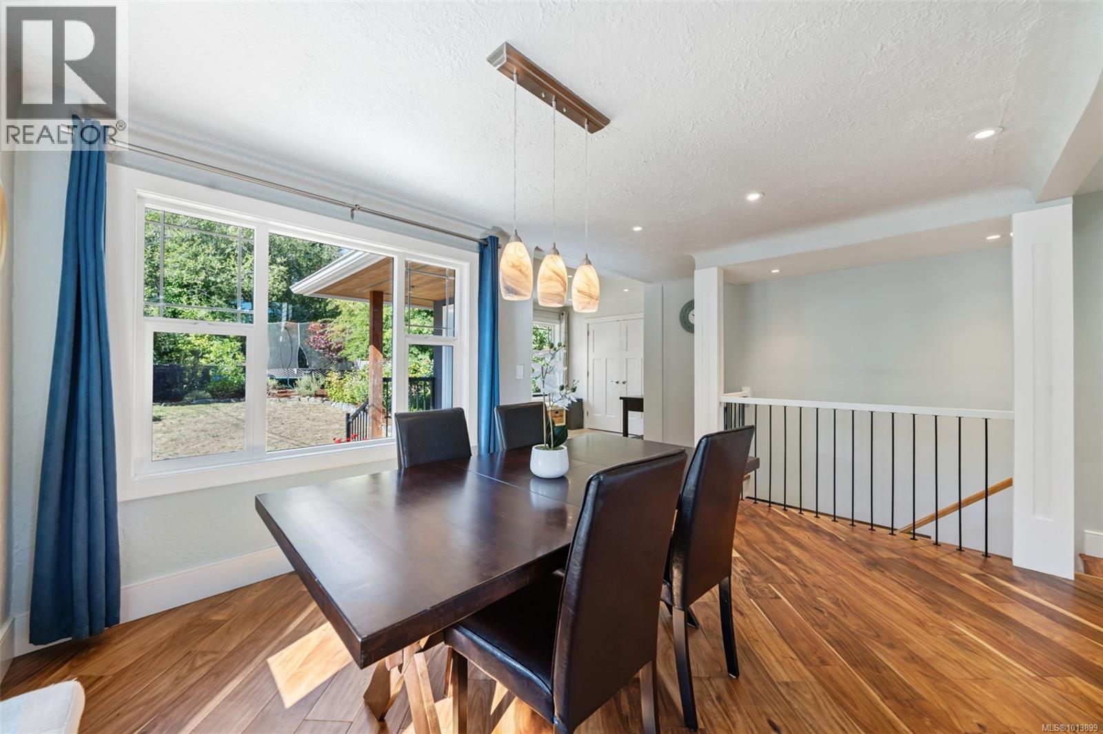 920 Arundel Dr, Saanich