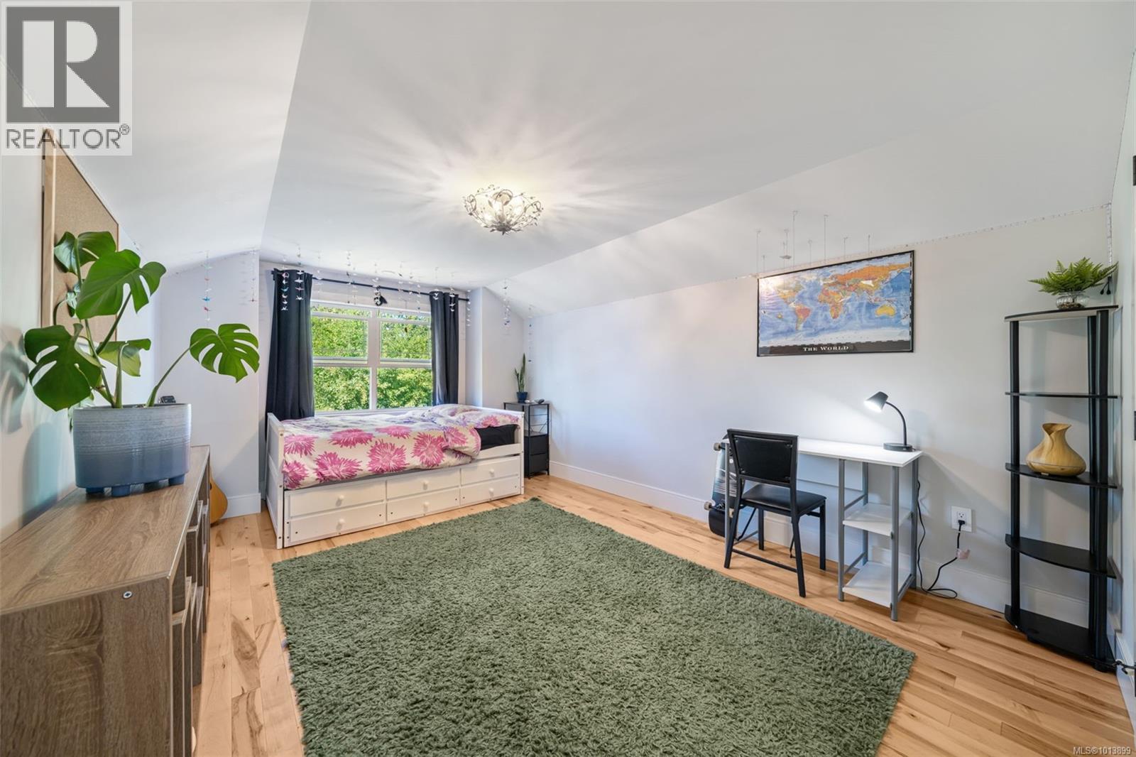 920 Arundel Dr, Saanich