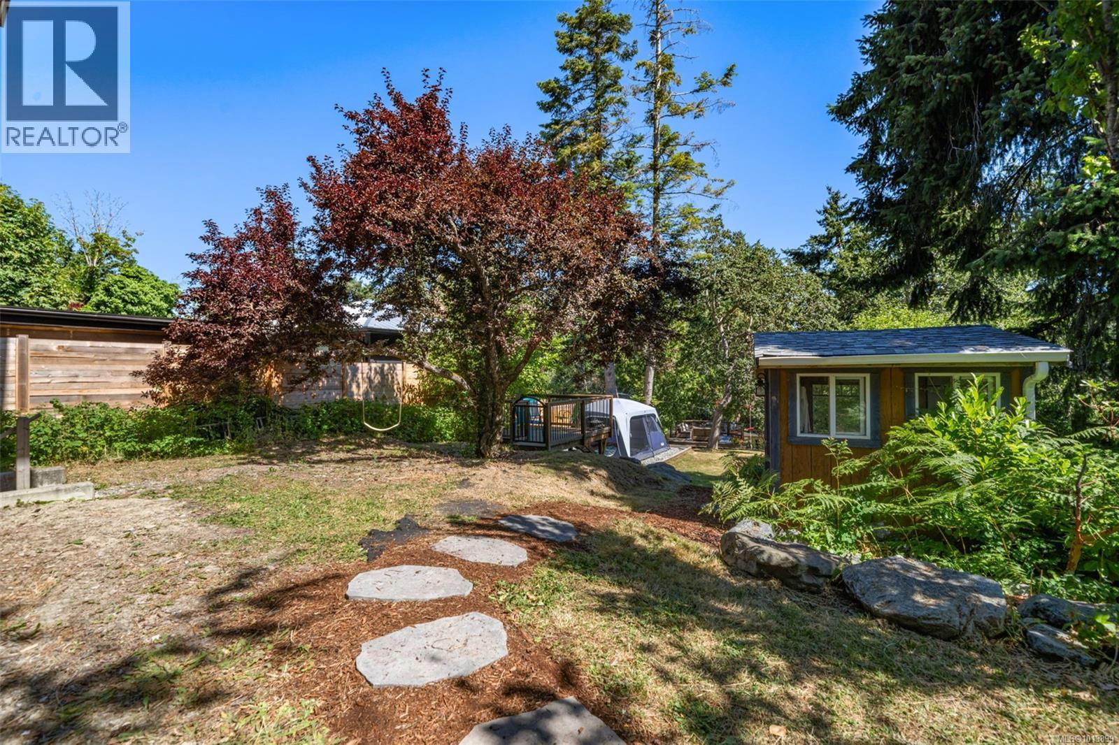 920 Arundel Dr, Saanich