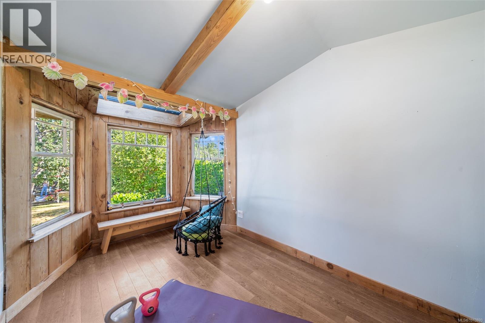 920 Arundel Dr, Saanich
