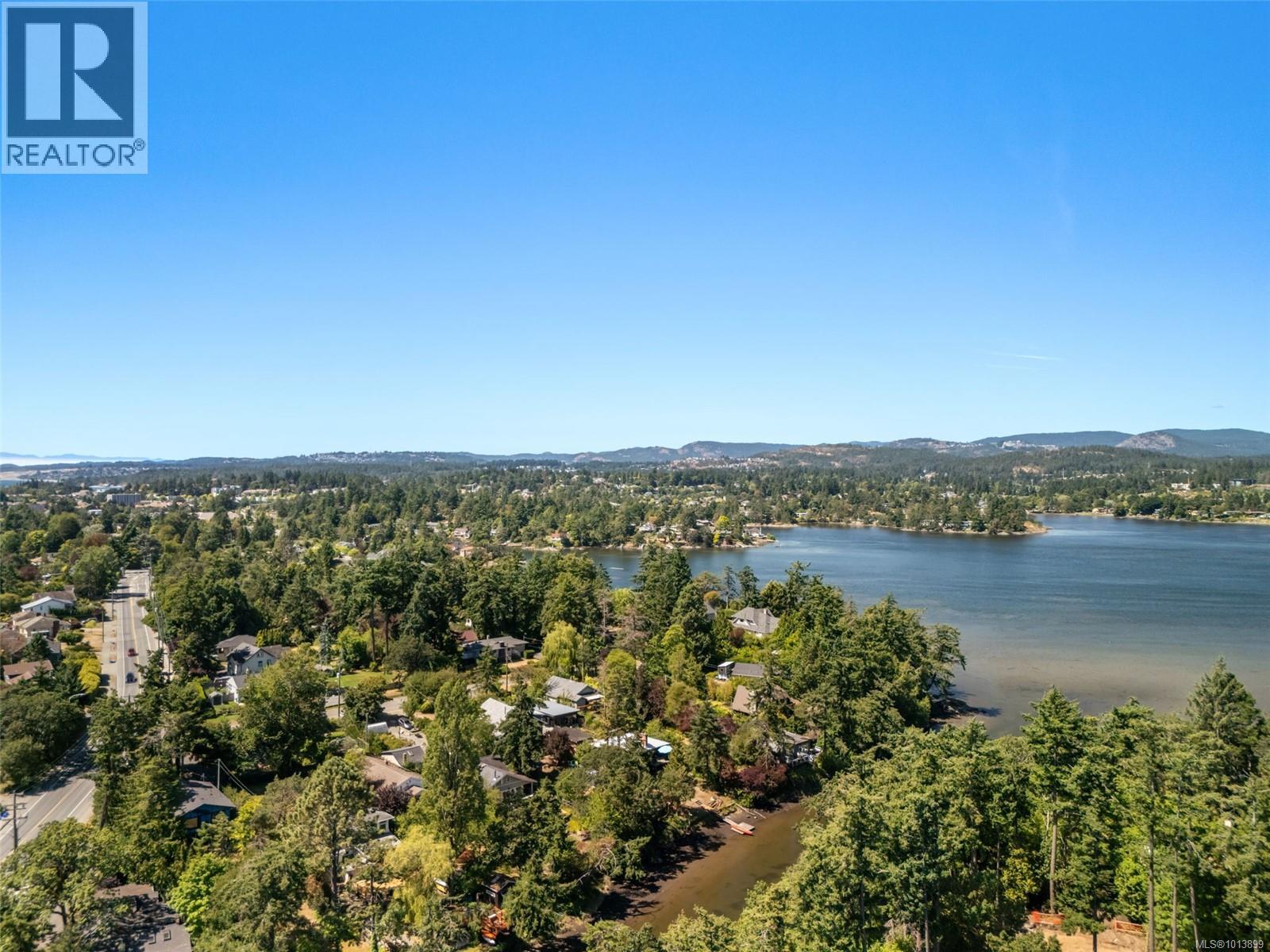 920 Arundel Dr, Saanich