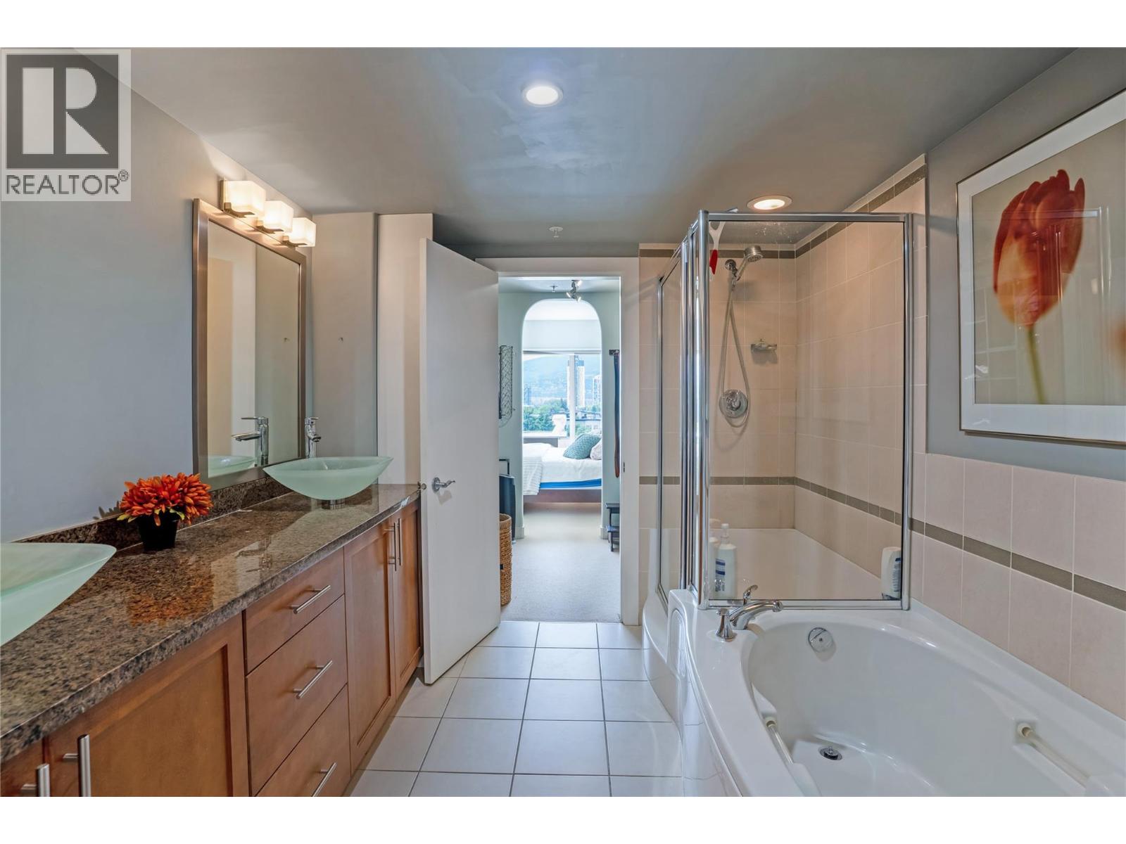 712 1160 Bernard Avenue, Kelowna