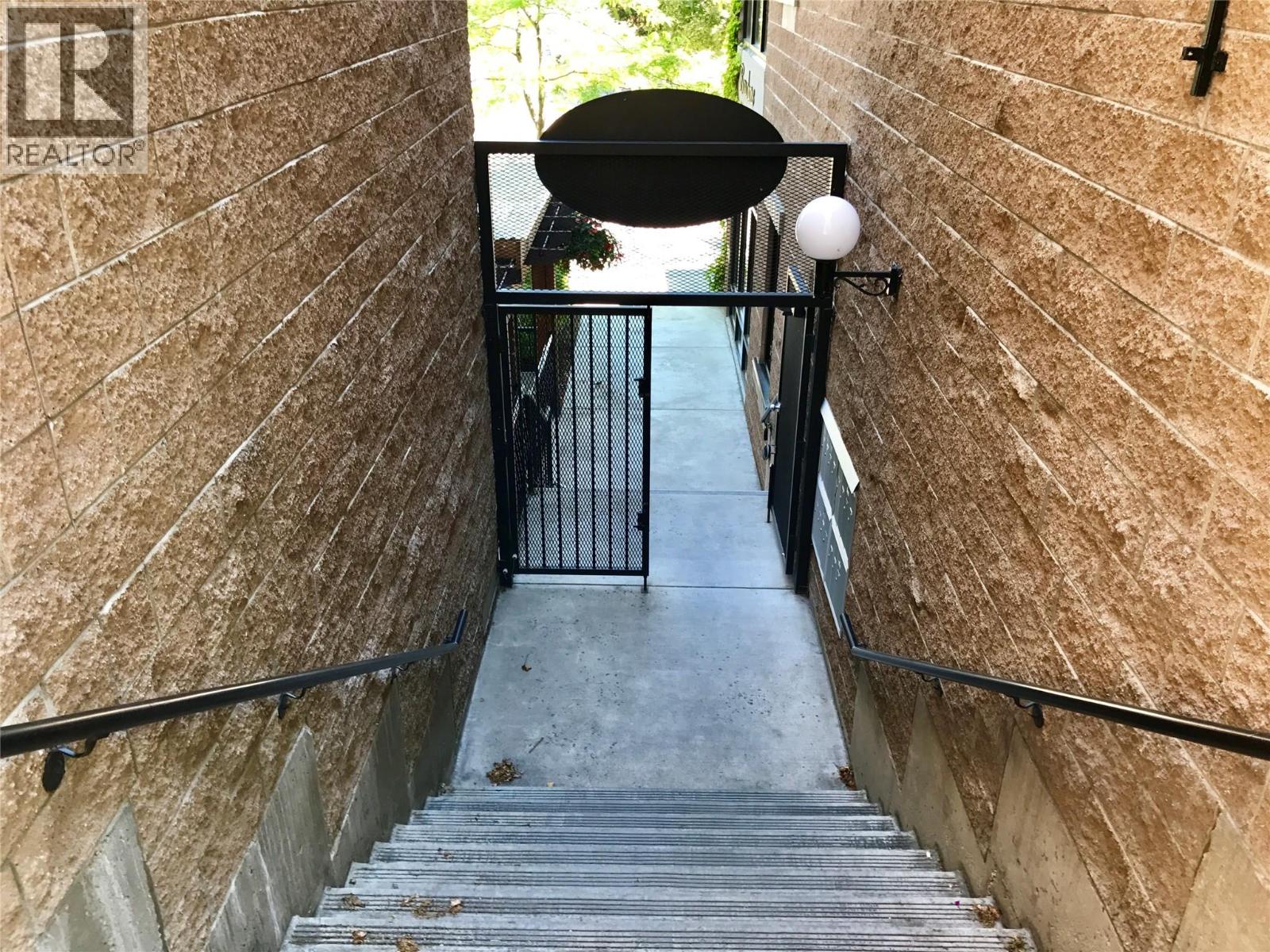 205 1180 Sunset Drive, Kelowna
