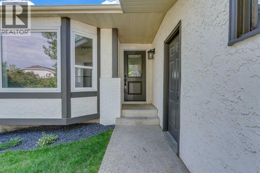 Single Family House 4 Level for Sale in  Macewan Meadow Way NW MacEwan Glen Calgary 