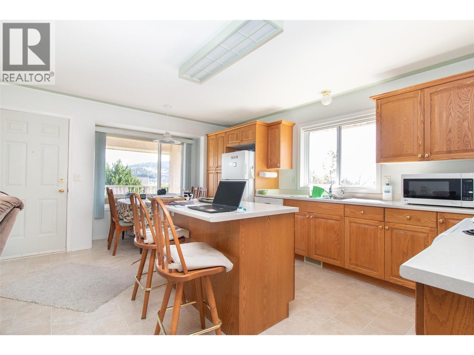  1581 Large Avenue, Kelowna