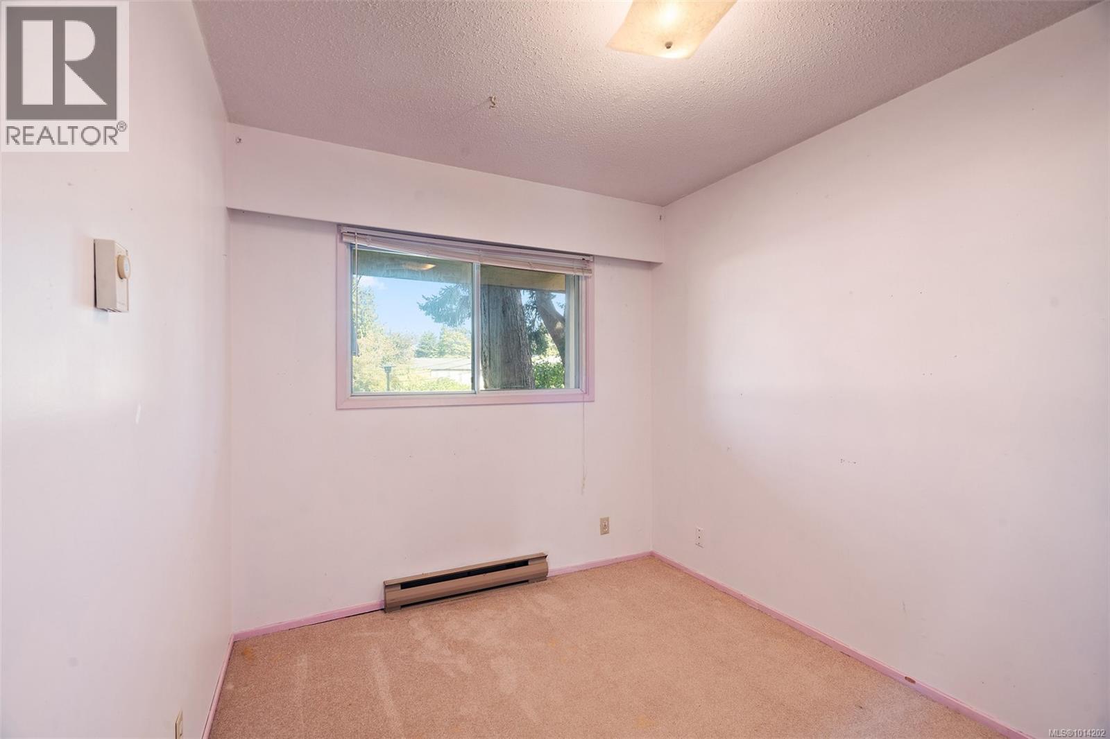 27 4051 Shelbourne St, Saanich