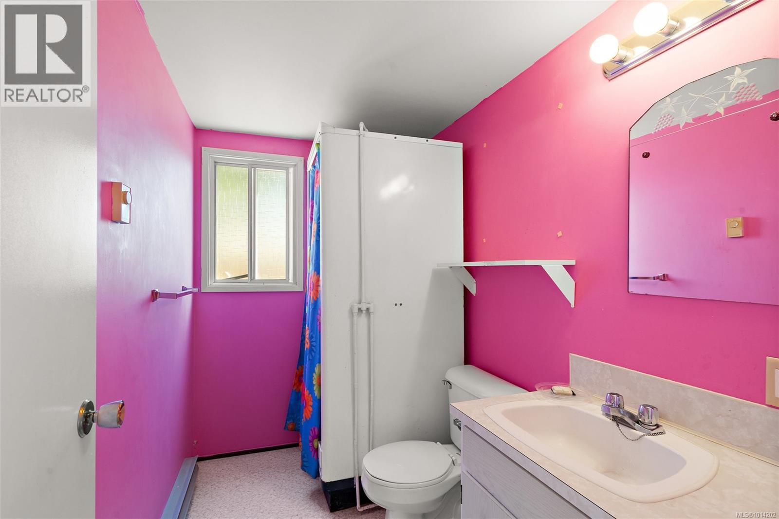 27 4051 Shelbourne St, Saanich