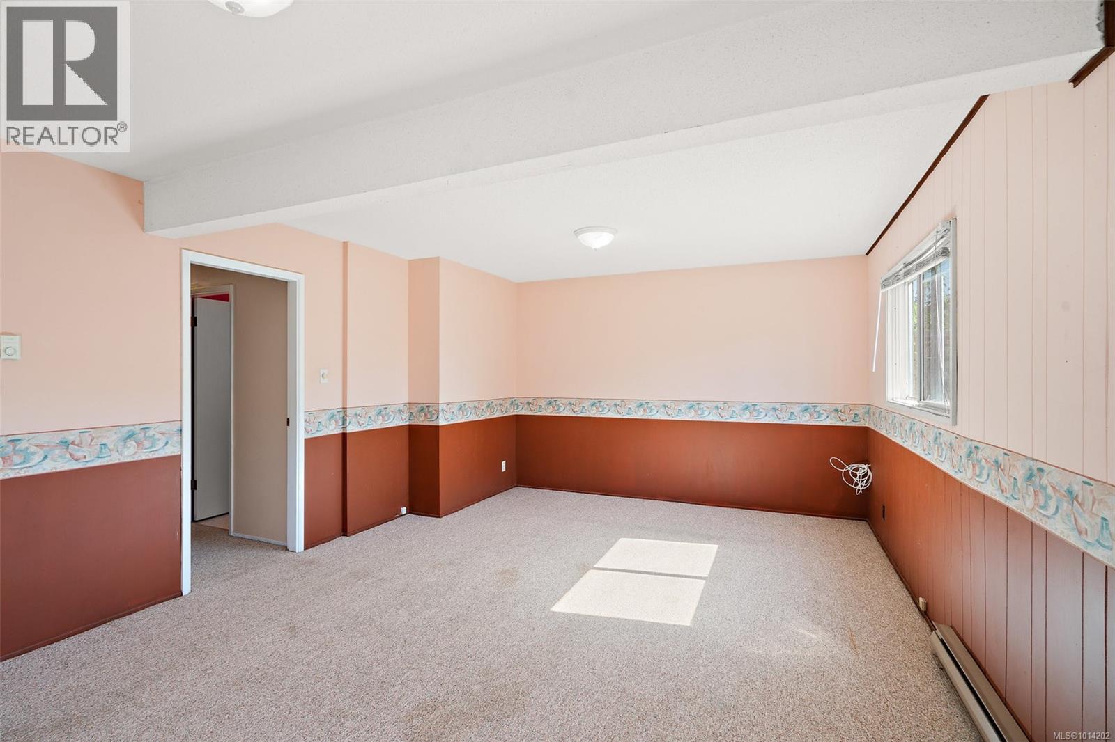 27 4051 Shelbourne St, Saanich