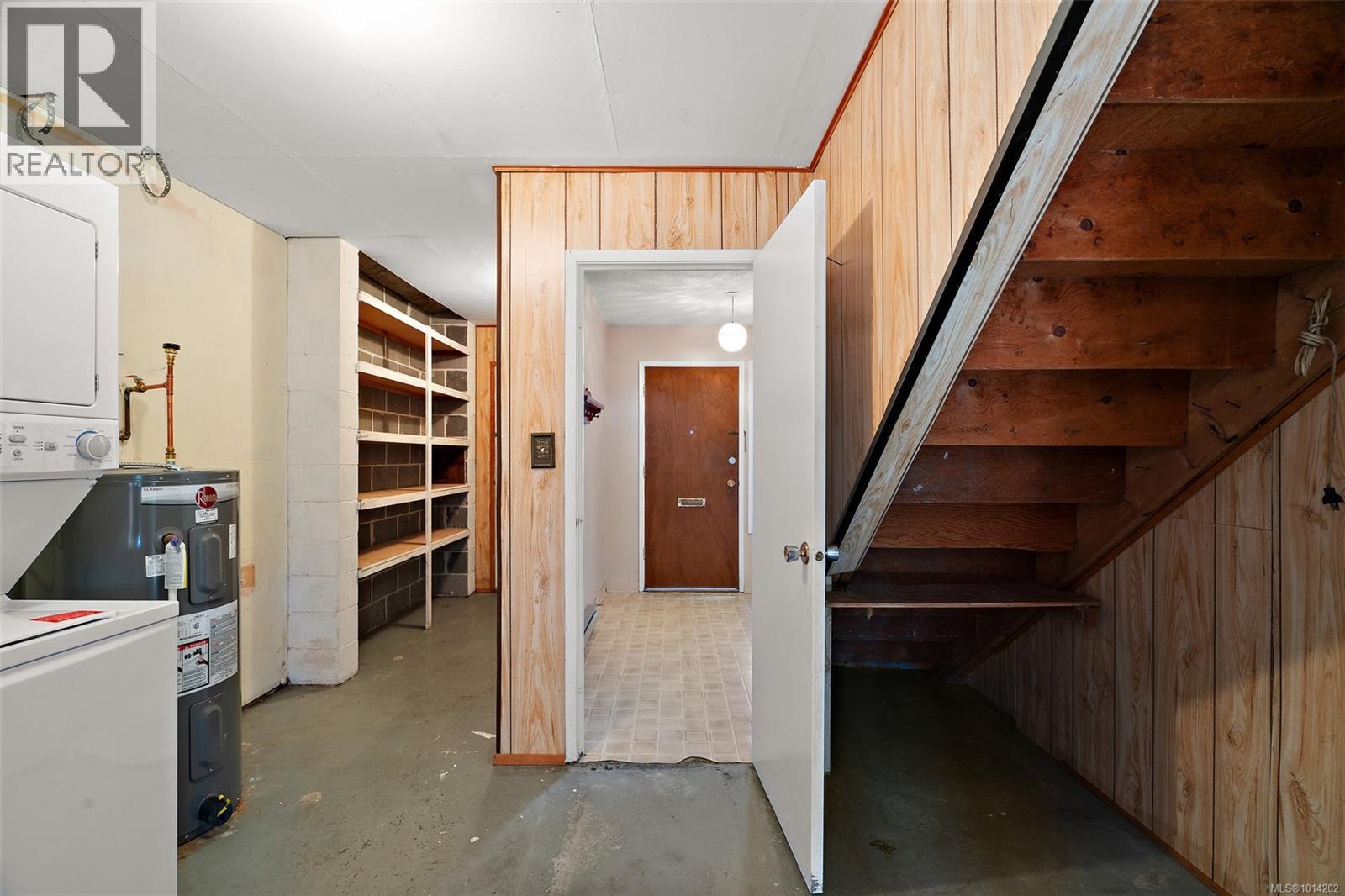 27 4051 Shelbourne St, Saanich