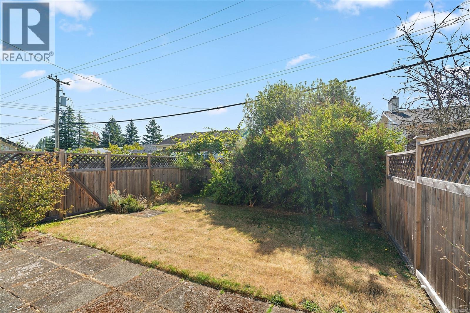 27 4051 Shelbourne St, Saanich