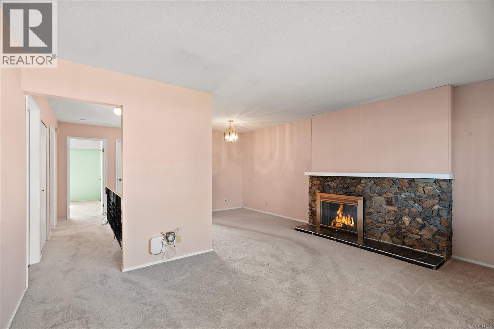 27 4051 Shelbourne St, Saanich