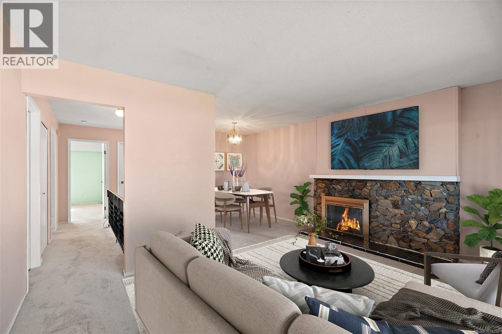 27 4051 Shelbourne St, Saanich