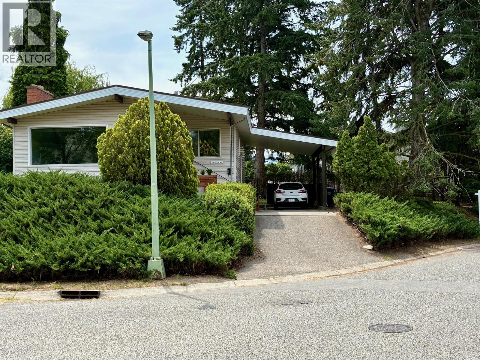  1745 Haug Avenue, Kelowna