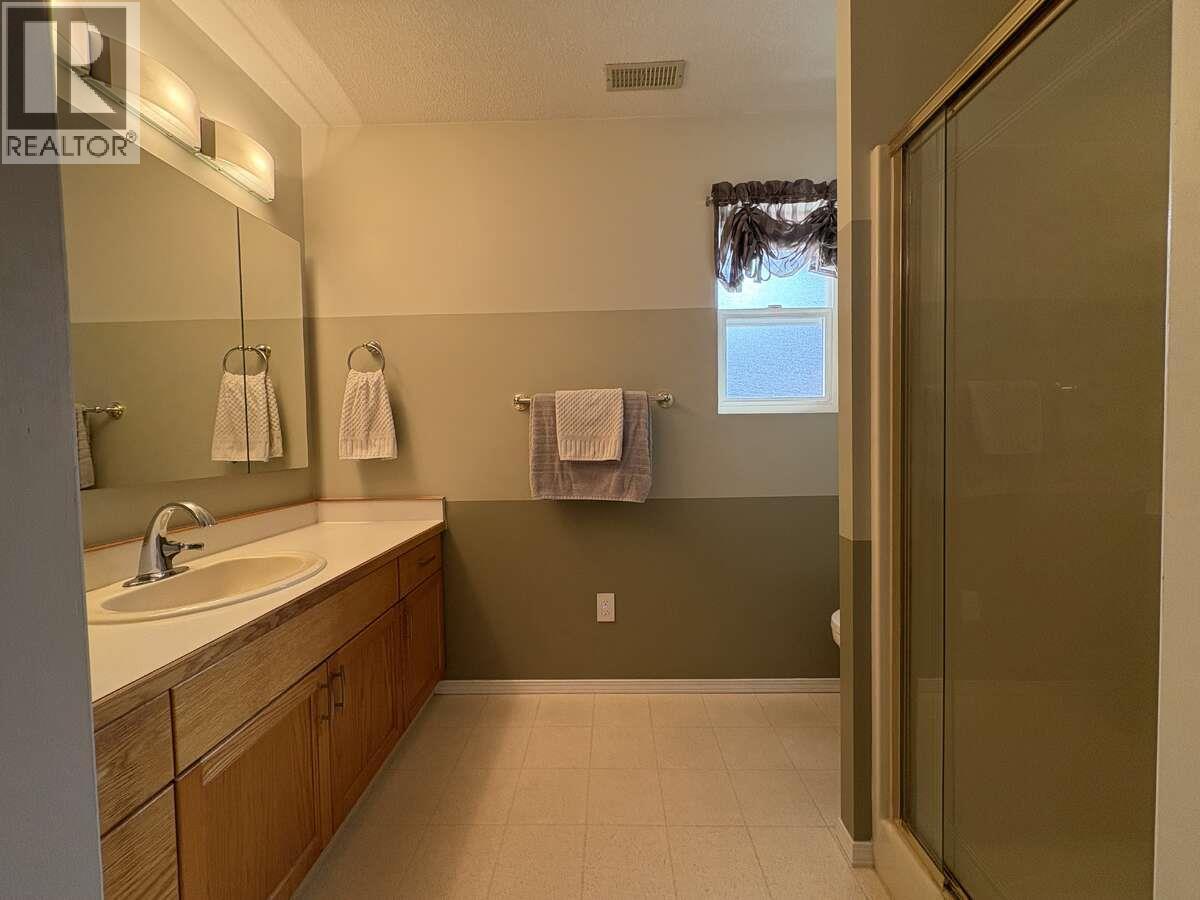 2628 6TH Avenue, Castlegar