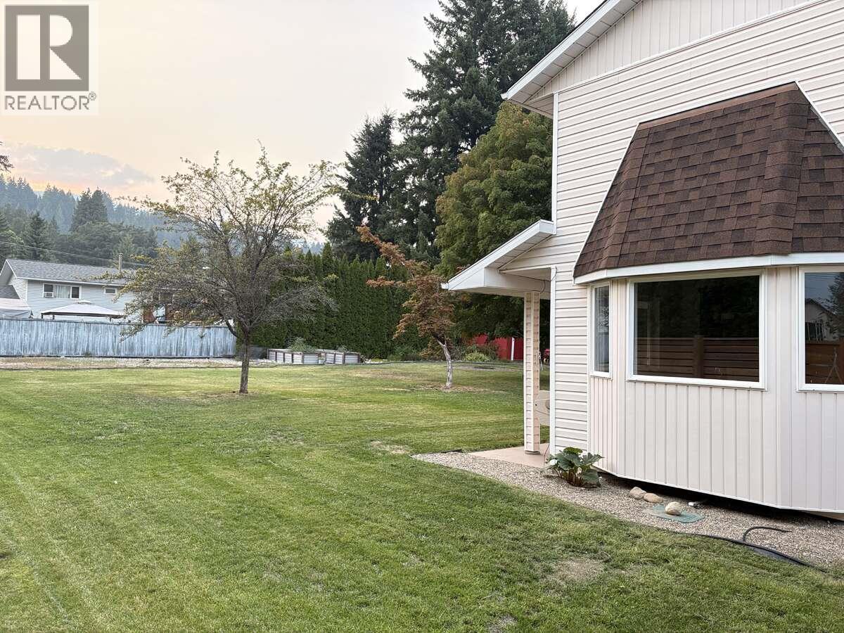 2628 6TH Avenue, Castlegar
