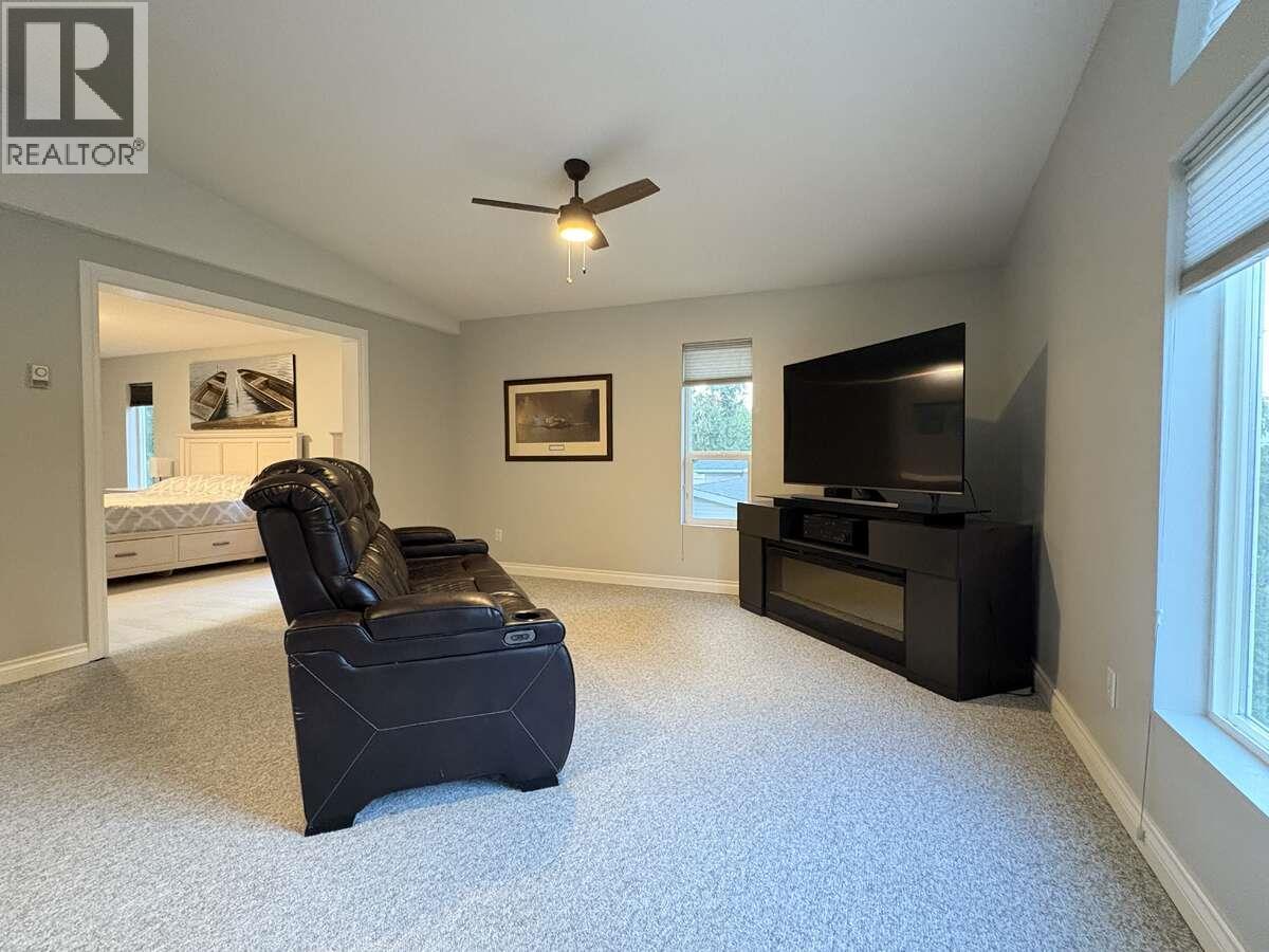 2628 6TH Avenue, Castlegar