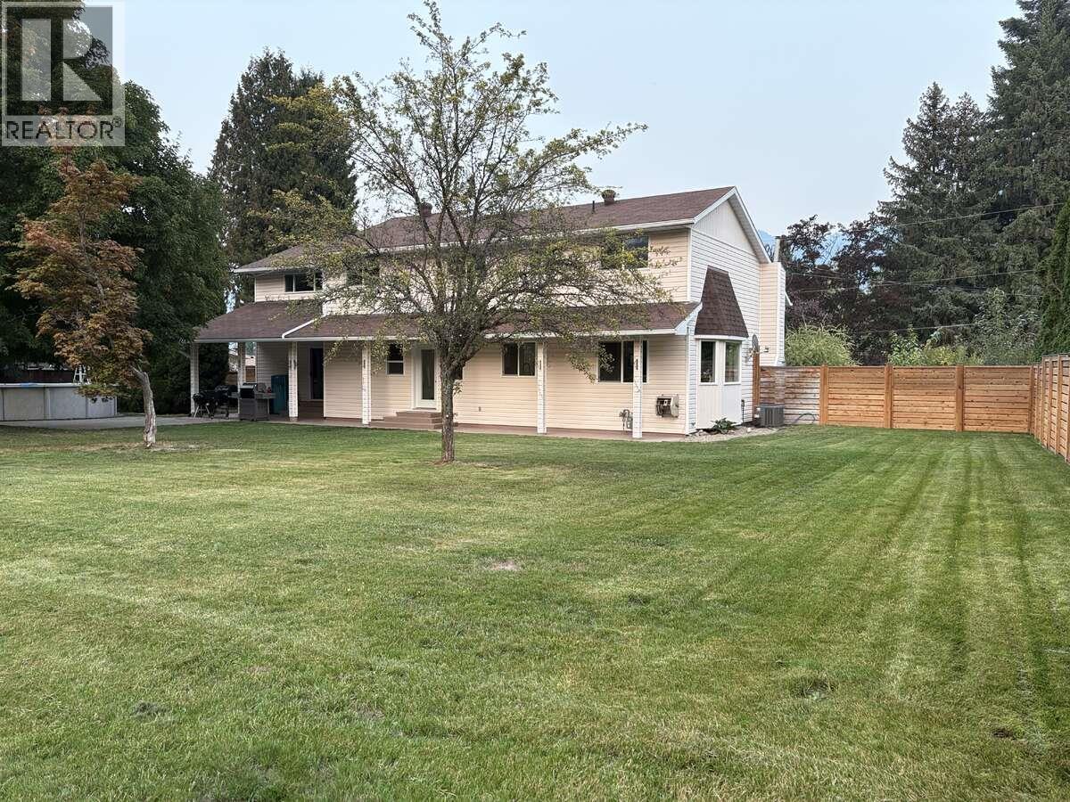 2628 6TH Avenue, Castlegar