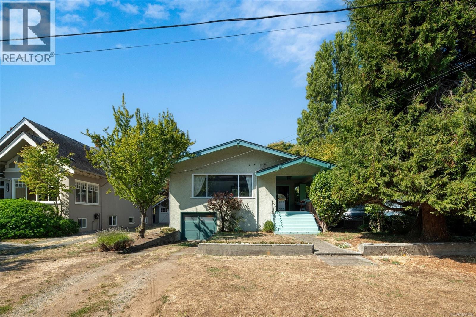 1746 Lulie St, Oak Bay