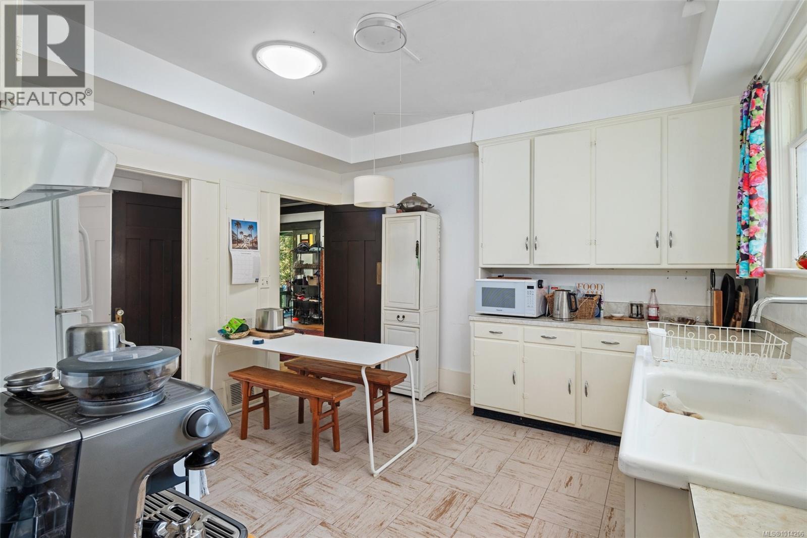 1746 Lulie St, Oak Bay