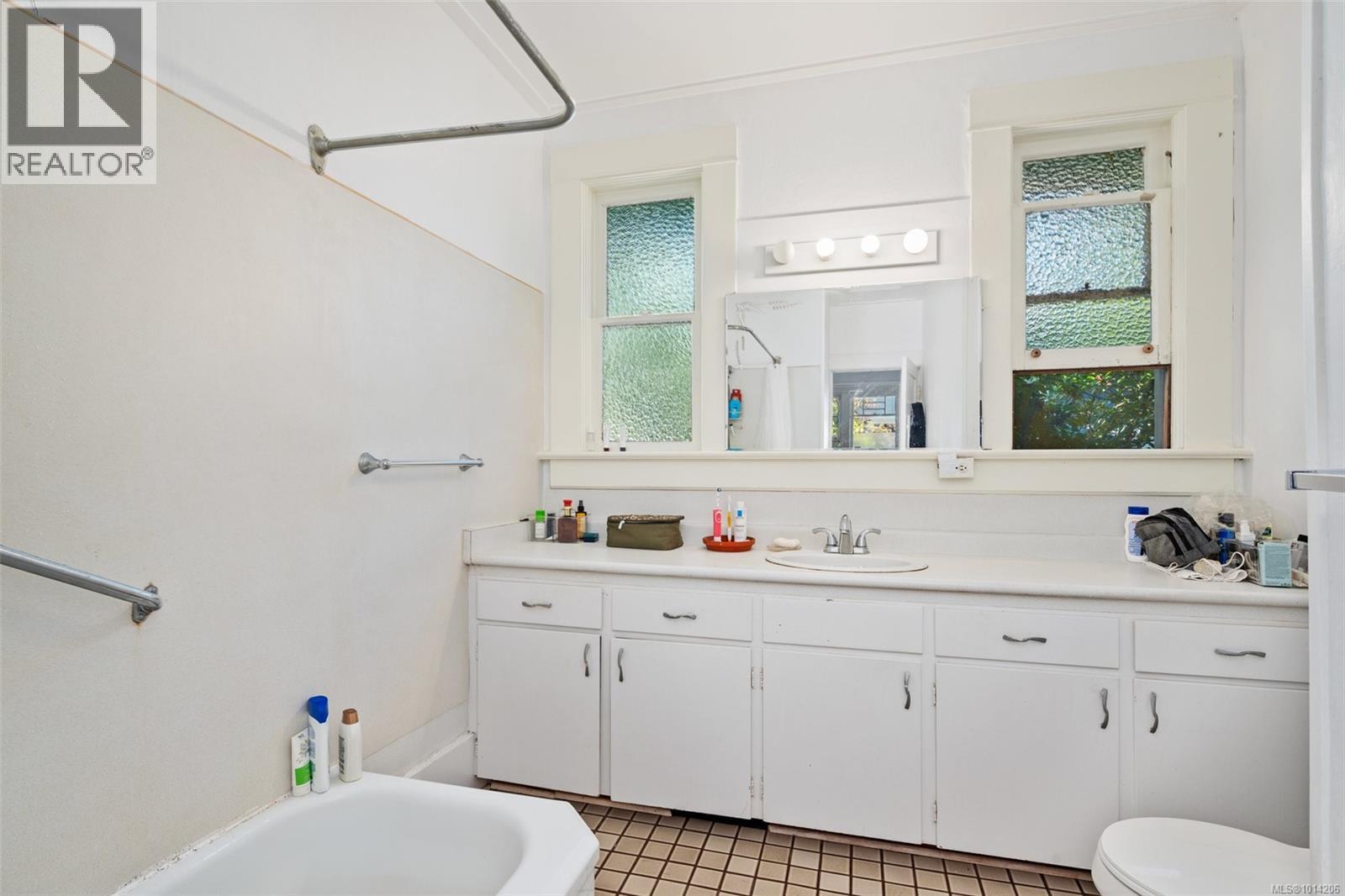 1746 Lulie St, Oak Bay