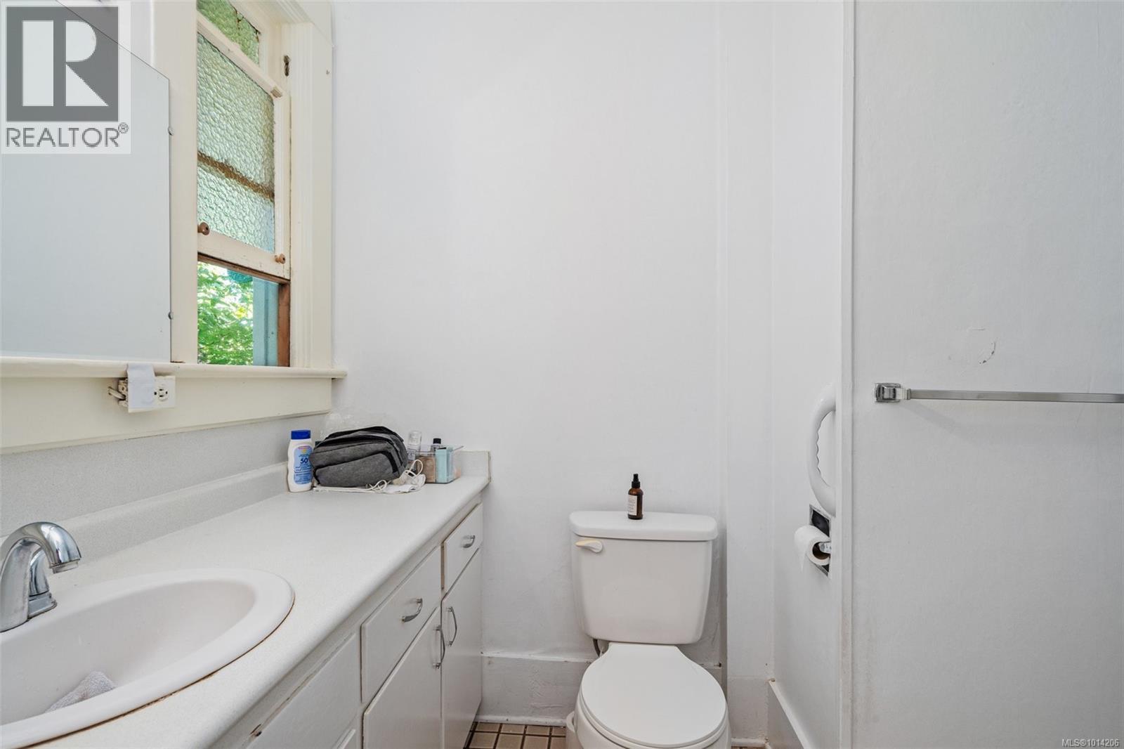 1746 Lulie St, Oak Bay