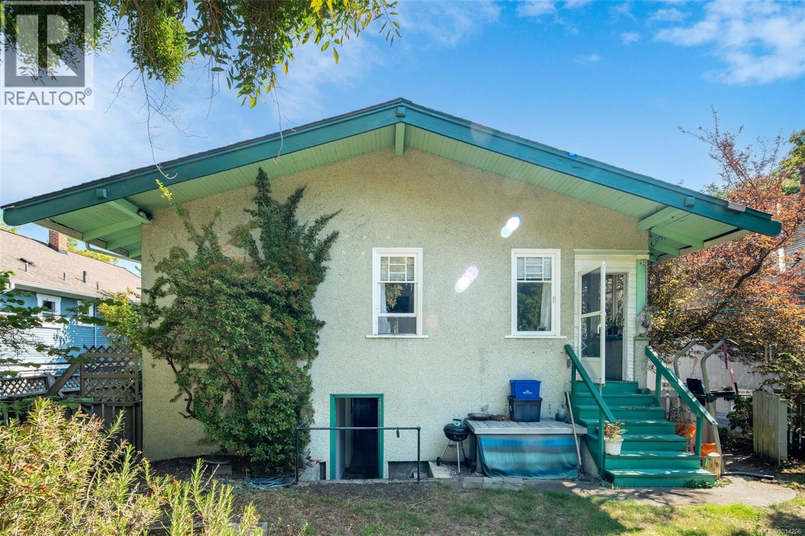 1746 Lulie St, Oak Bay