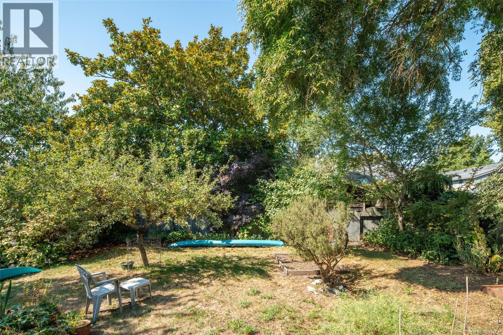 1746 Lulie St, Oak Bay