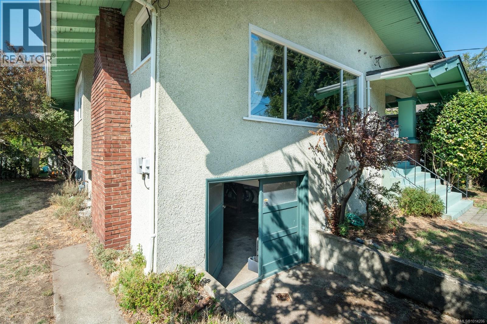 1746 Lulie St, Oak Bay