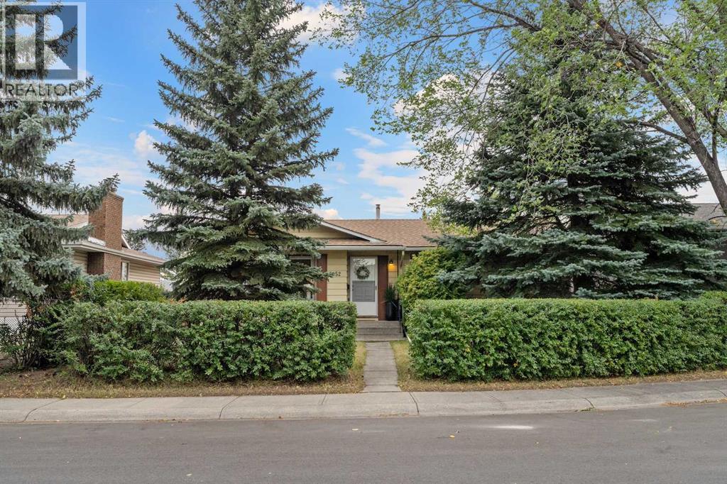Single Family House Bungalow for Sale in  Whitestone Way NE Whitehorn Calgary 