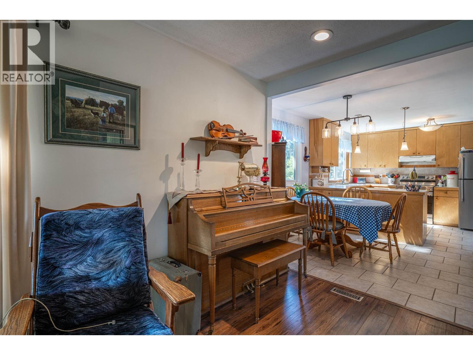 4210 White Lake Road, Tappen