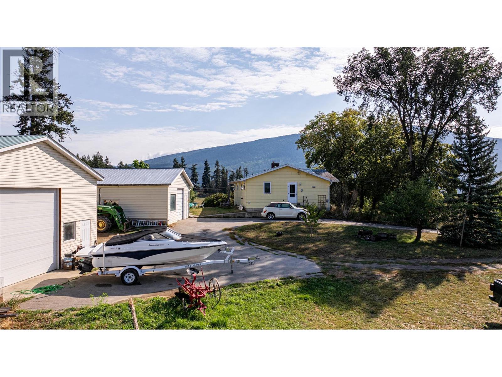 4210 White Lake Road, Tappen