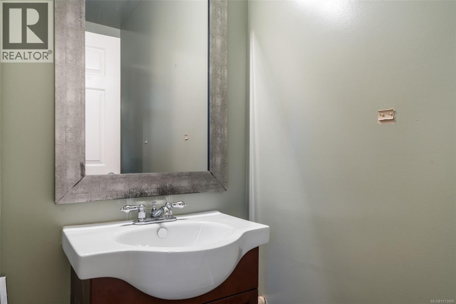 1 1164 Palmer Rd, Saanich