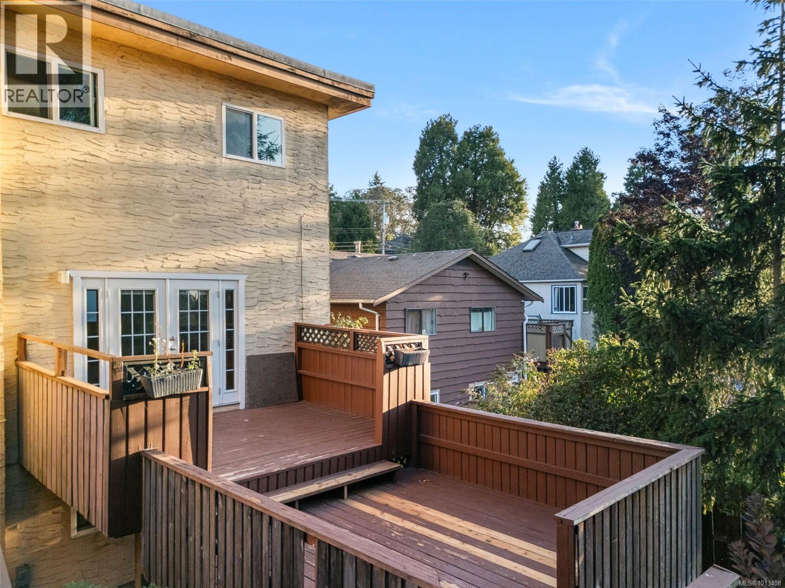 1 1164 Palmer Rd, Saanich