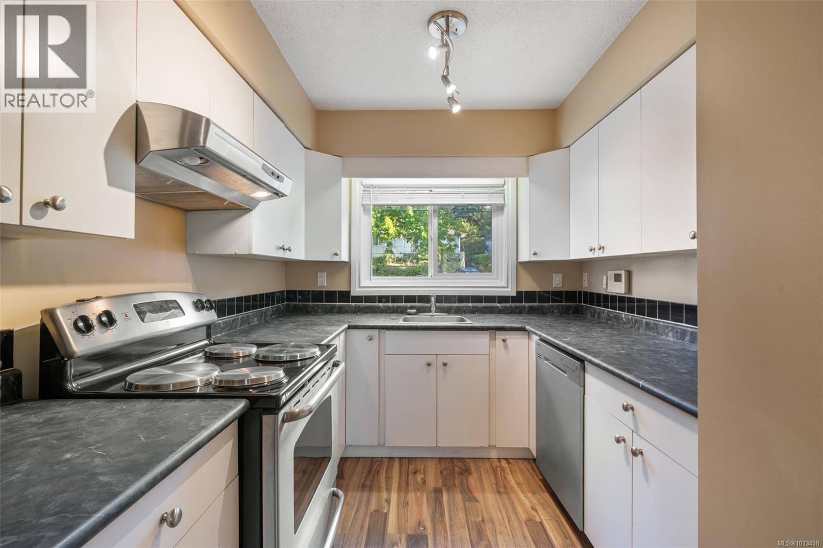 1 1164 Palmer Rd, Saanich