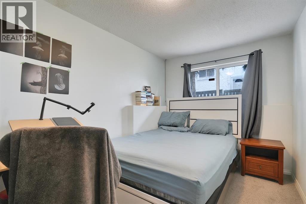 Single Family House Bi-level for Sale in   Huntsville Crescent NW Huntington Hills Calgary 