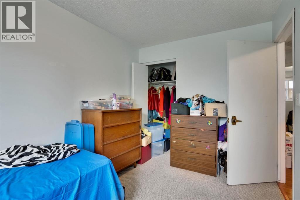 Single Family House Bi-level for Sale in   Huntsville Crescent NW Huntington Hills Calgary 