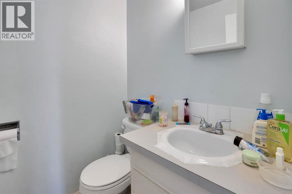 Single Family House Bi-level for Sale in   Huntsville Crescent NW Huntington Hills Calgary 