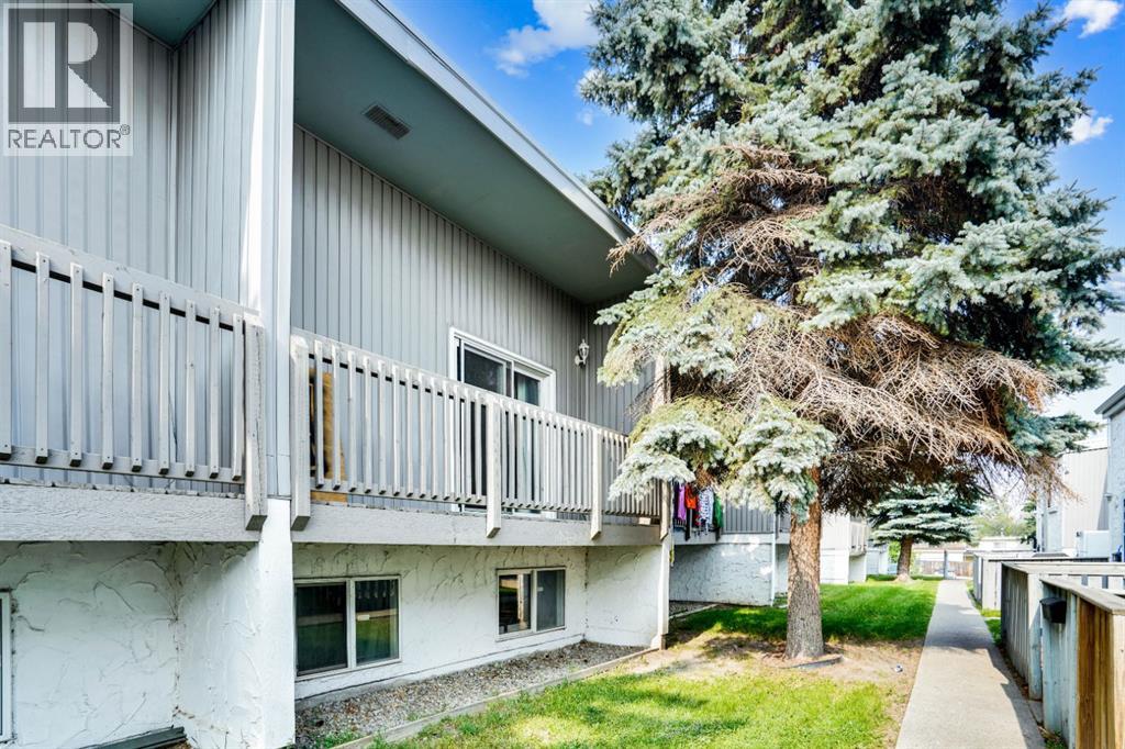 Single Family House Bi-level for Sale in   Huntsville Crescent NW Huntington Hills Calgary 