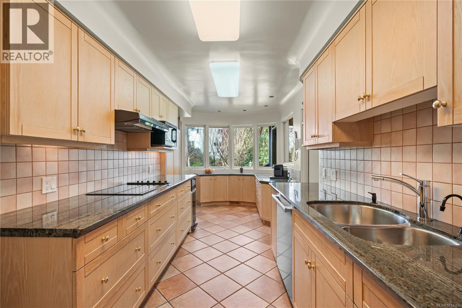 52 Sylvan Lane, Oak Bay