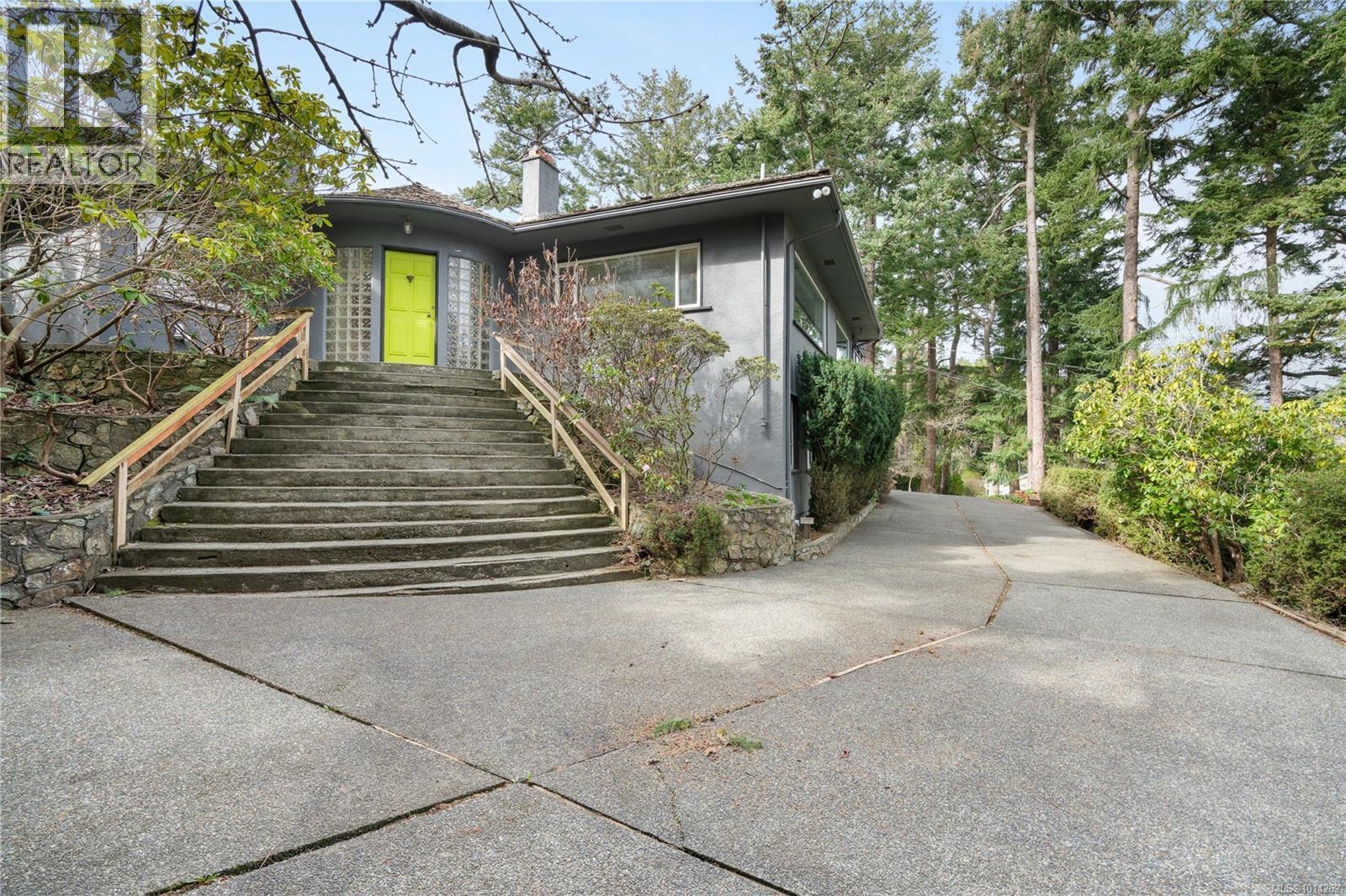 52 Sylvan Lane, Oak Bay