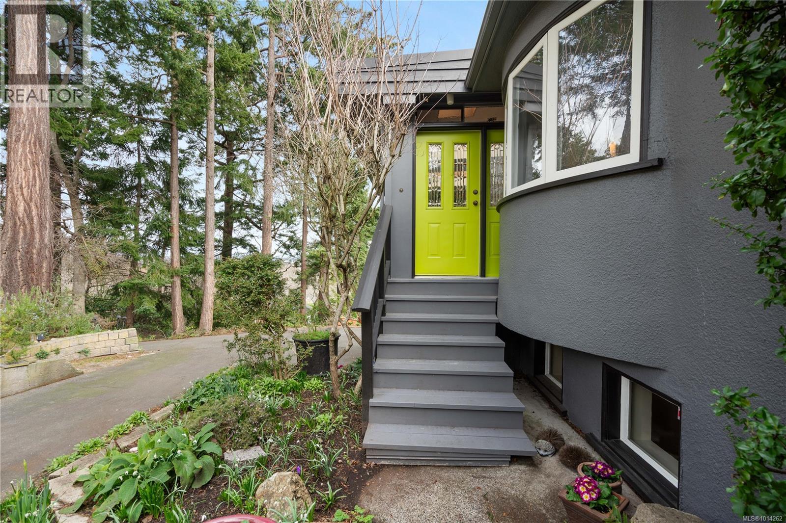 52 Sylvan Lane, Oak Bay