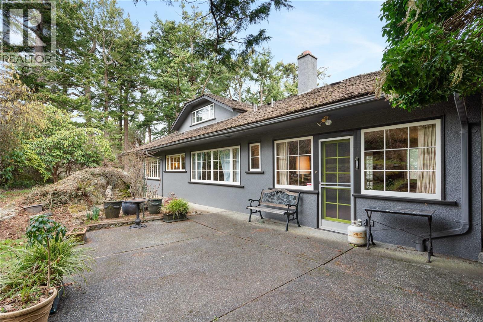52 Sylvan Lane, Oak Bay