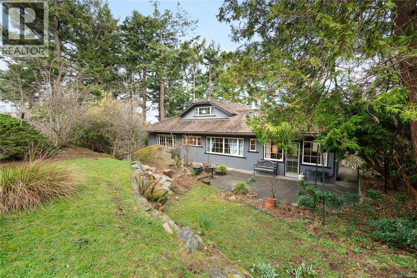 52 Sylvan Lane, Oak Bay