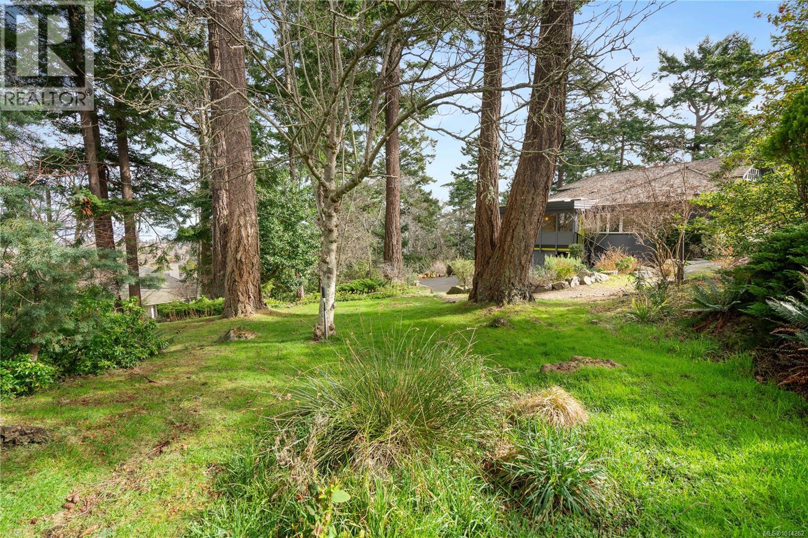 52 Sylvan Lane, Oak Bay