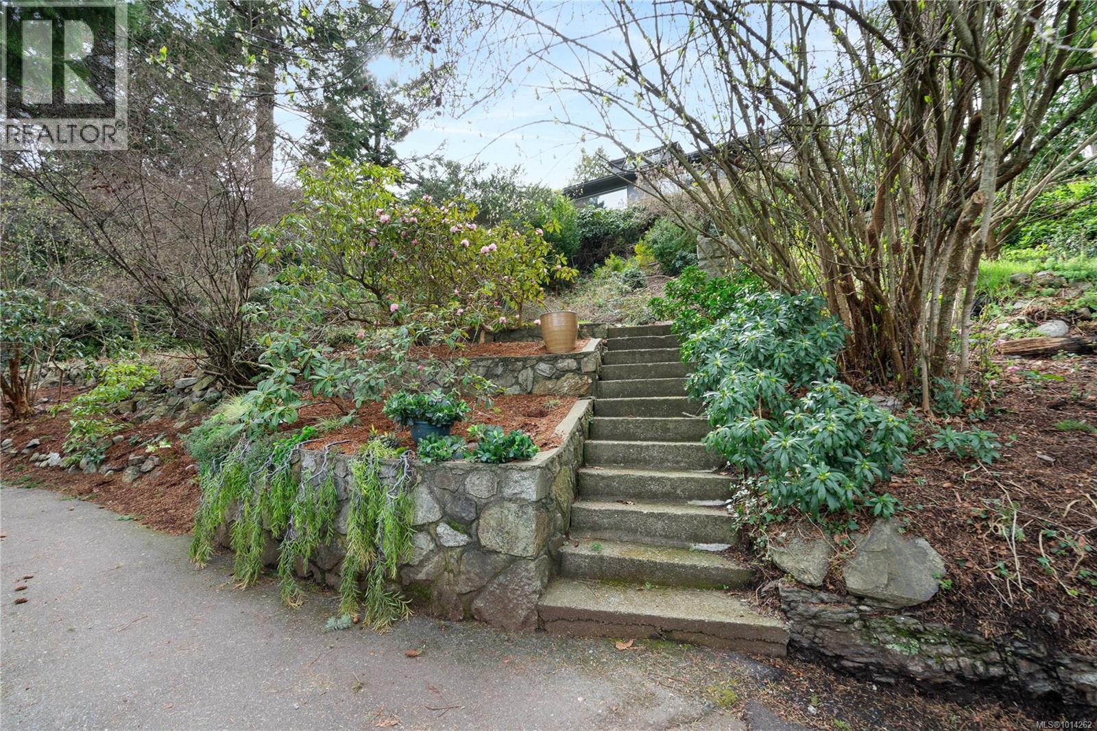 52 Sylvan Lane, Oak Bay