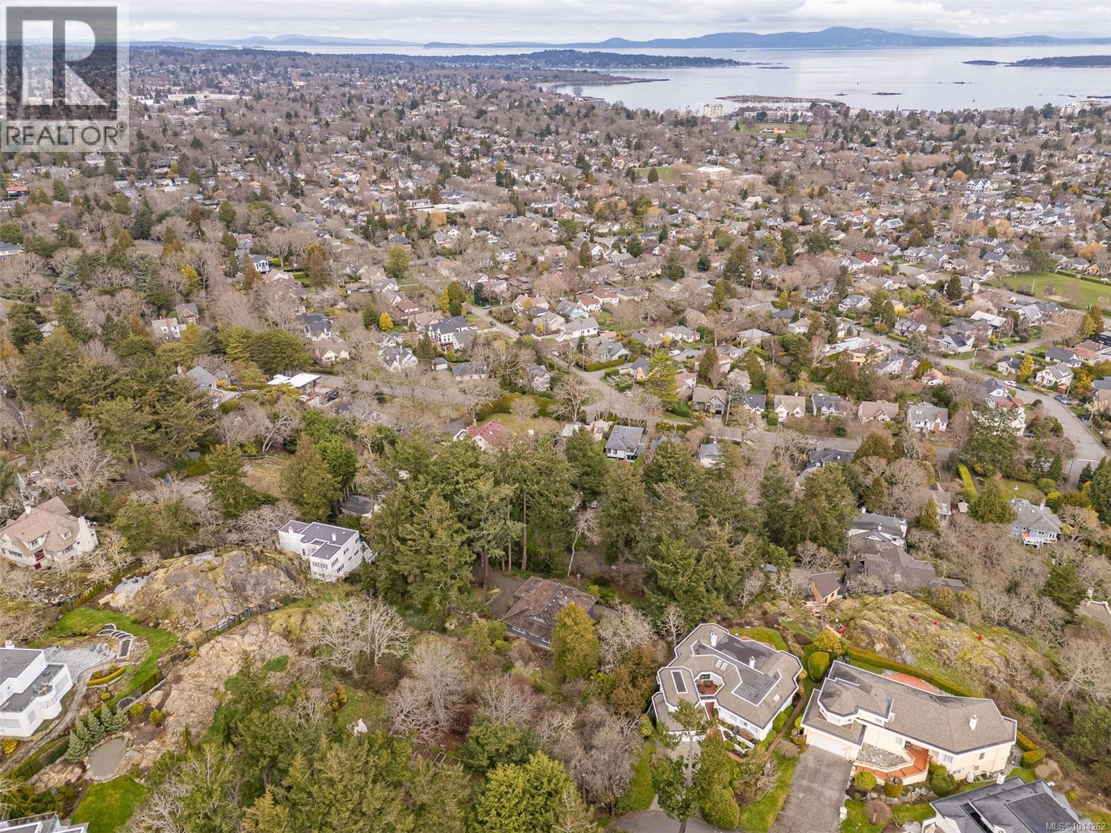 52 Sylvan Lane, Oak Bay