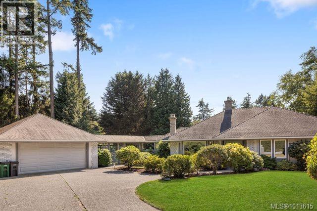 2693 MacDonald Dr E, Saanich