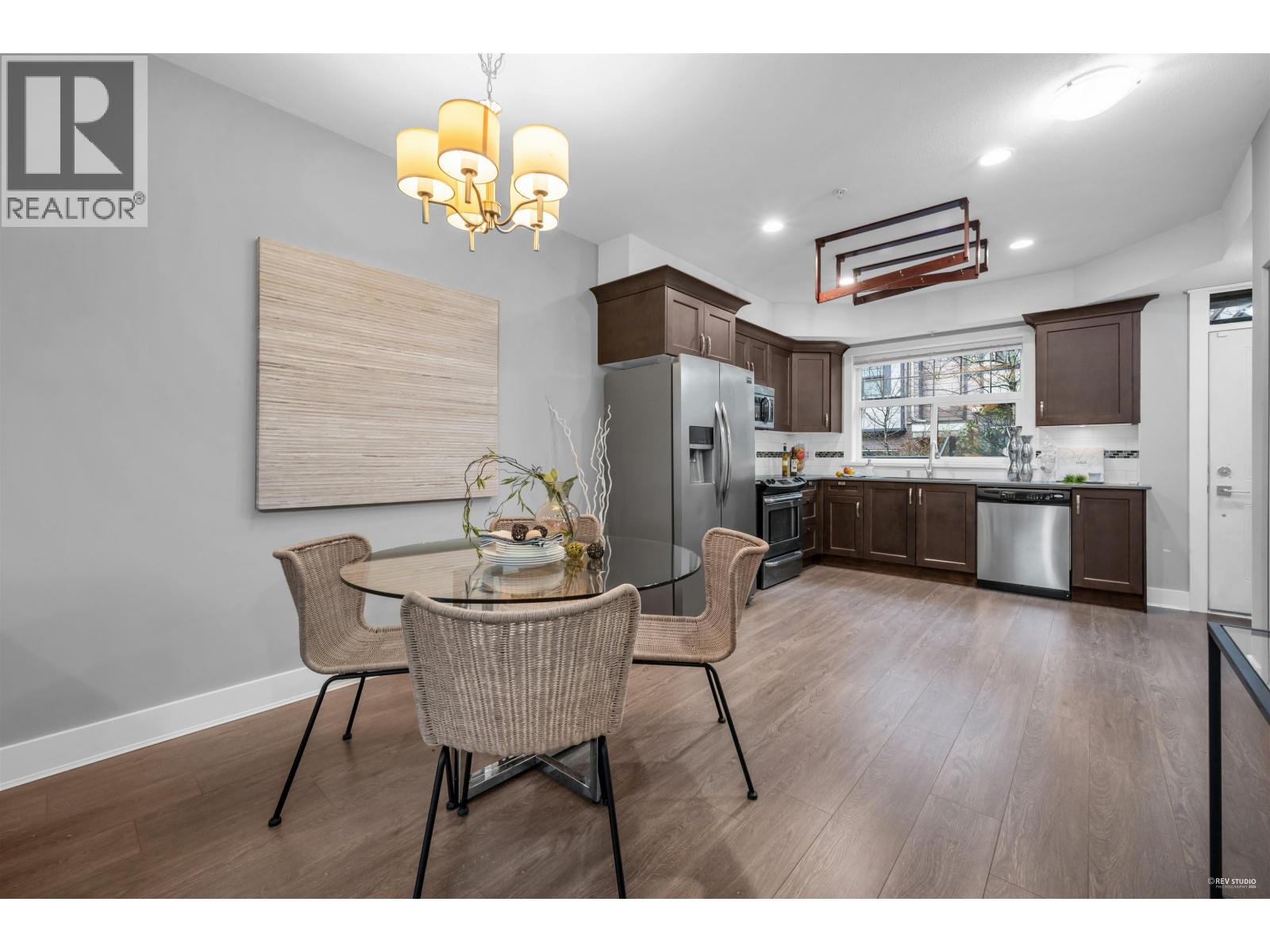 202 828 ROYAL AVENUE, New Westminster