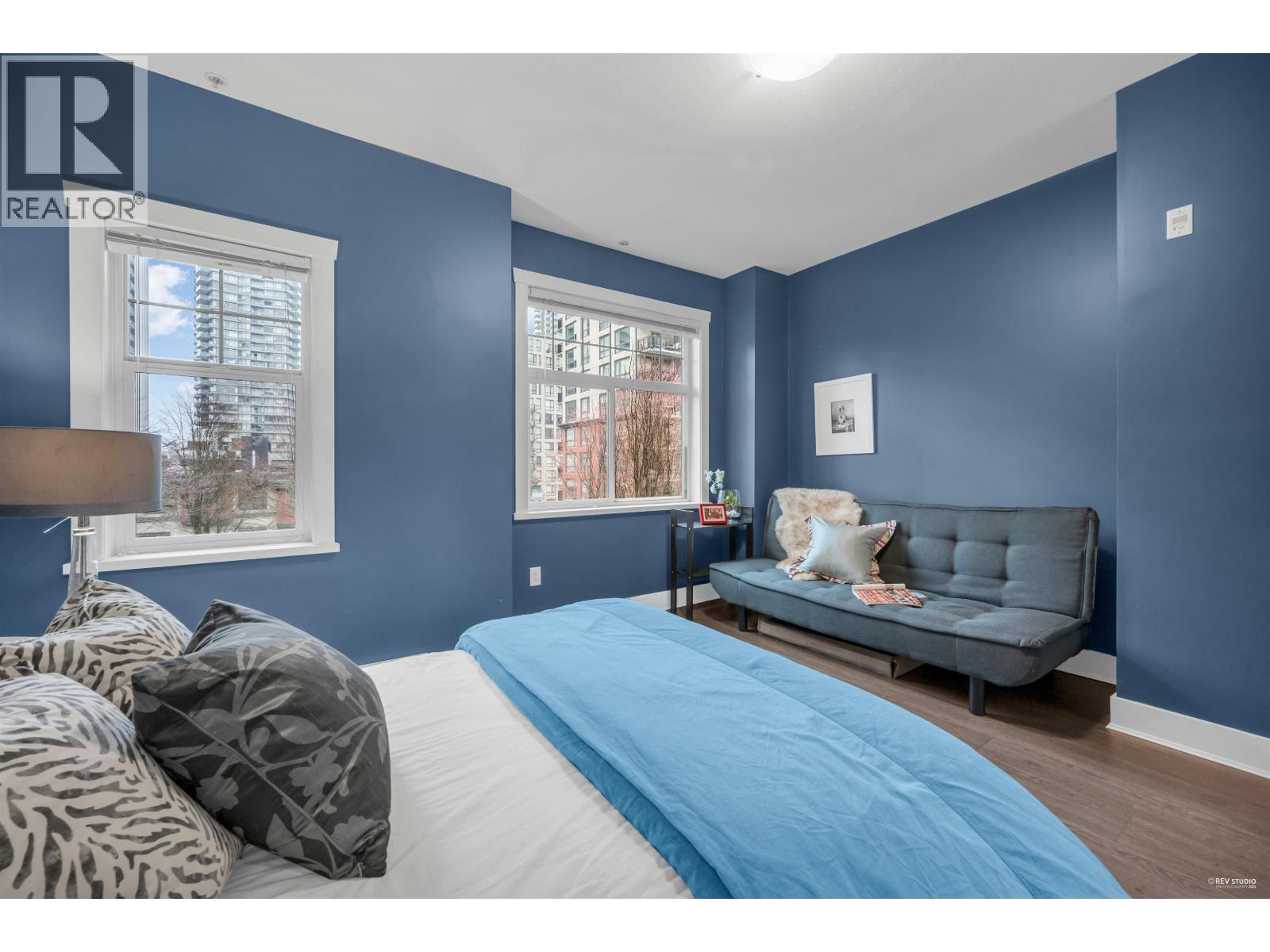 202 828 ROYAL AVENUE, New Westminster