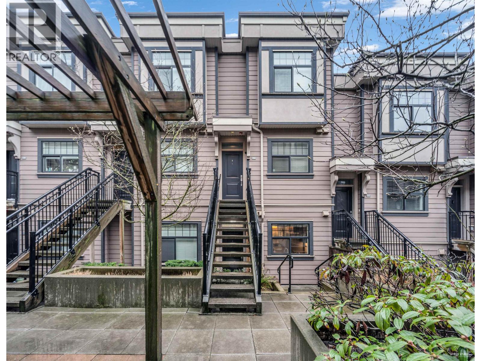 202 828 ROYAL AVENUE, New Westminster